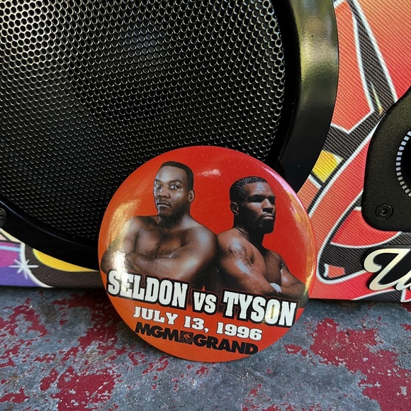 Vintage Mike Tyson Pin 1996 - Seldon vs Tyson - Picture 1 of 2